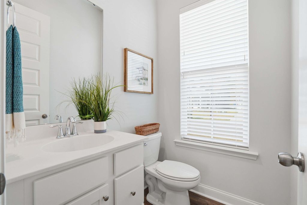 Image 21 of property listing at 511 N Commodore Way, Summerville, SC 29483