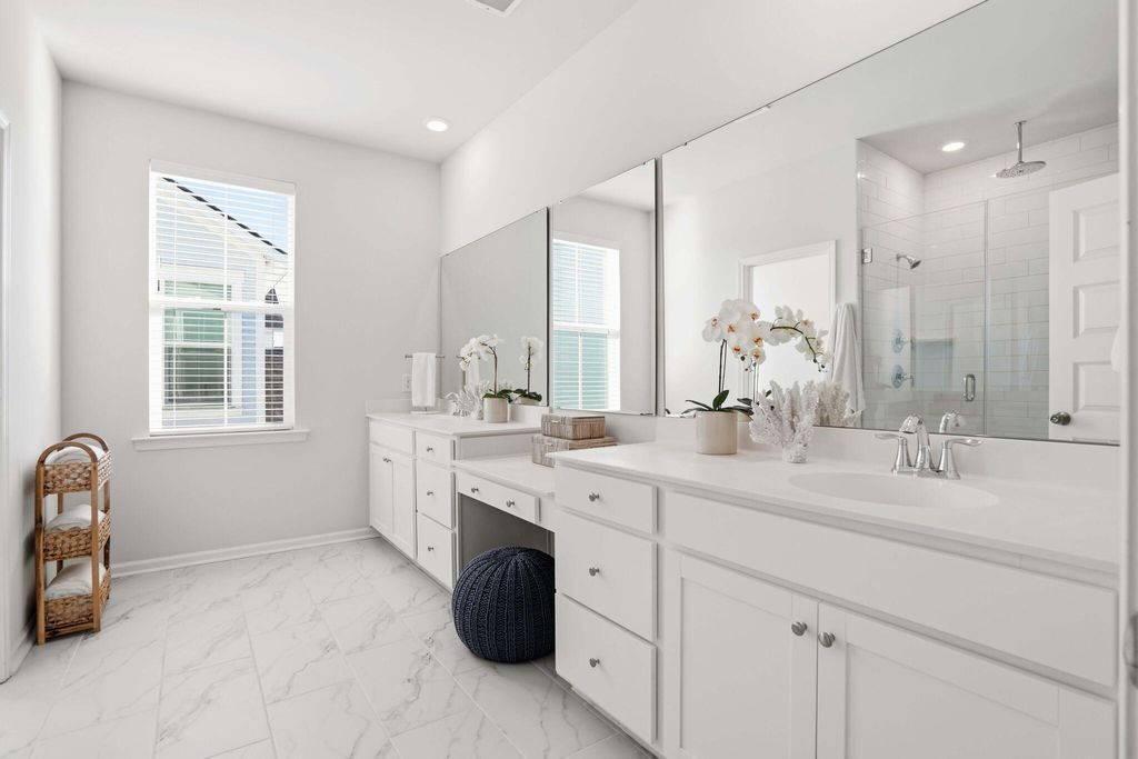 Image 24 of property listing at 511 N Commodore Way, Summerville, SC 29483