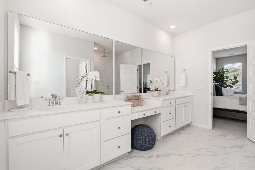 Image 25 of property listing at 511 N Commodore Way, Summerville, SC 29483