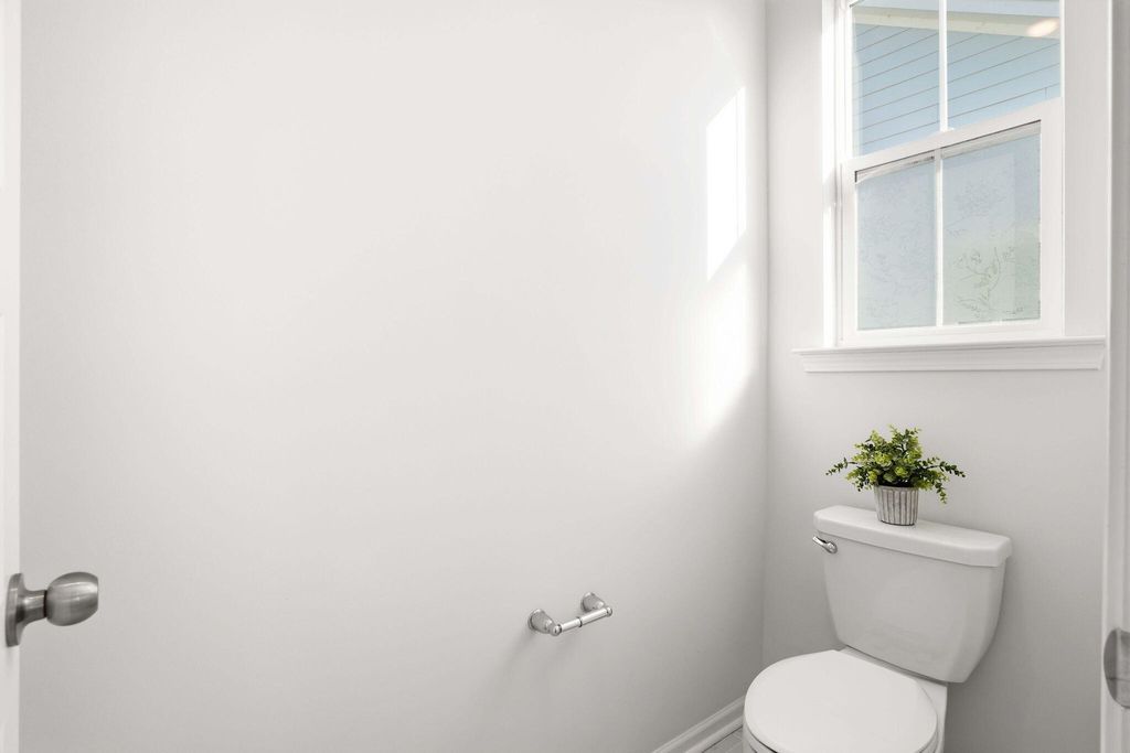 Image 28 of property listing at 511 N Commodore Way, Summerville, SC 29483