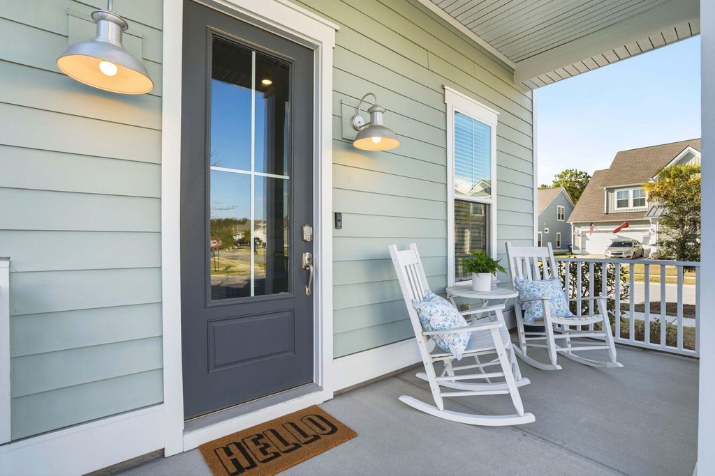 Image 3 of property listing at 511 N Commodore Way, Summerville, SC 29483