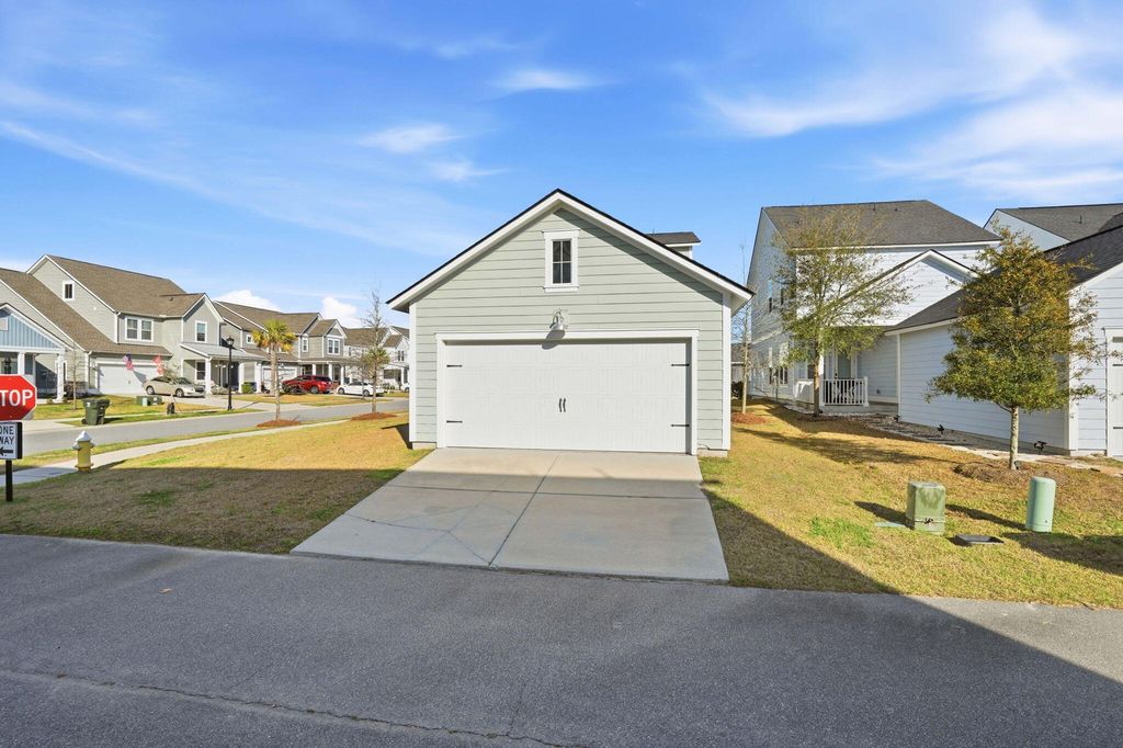 Image 41 of property listing at 511 N Commodore Way, Summerville, SC 29483