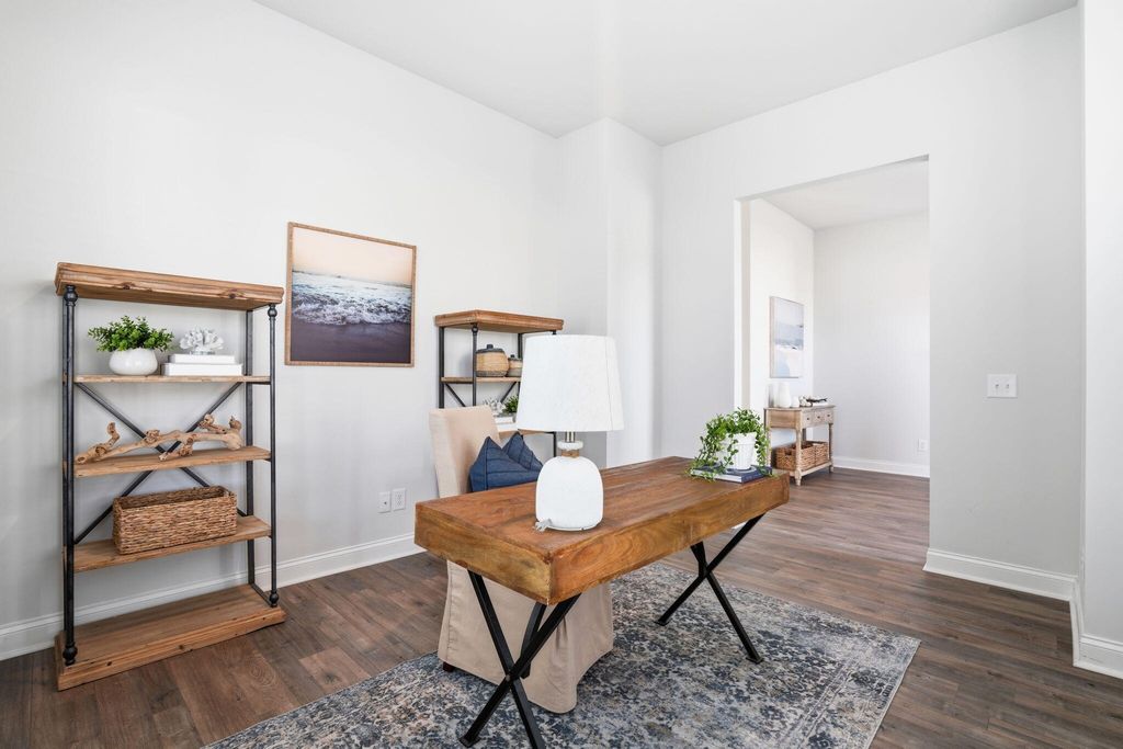 Image 6 of property listing at 511 N Commodore Way, Summerville, SC 29483