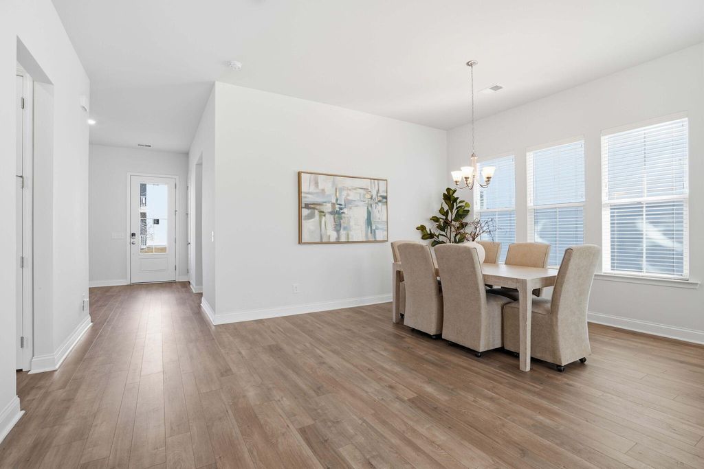 Image 9 of property listing at 511 N Commodore Way, Summerville, SC 29483