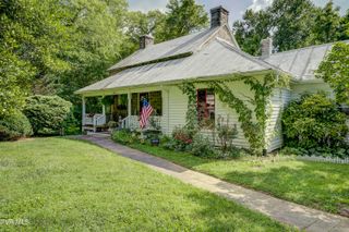 2833 East Oakland Avenue, Johnson City, TN 37601