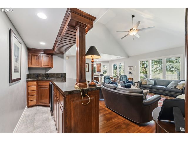 3910 MIRROR POND Way, Eugene, OR 97408