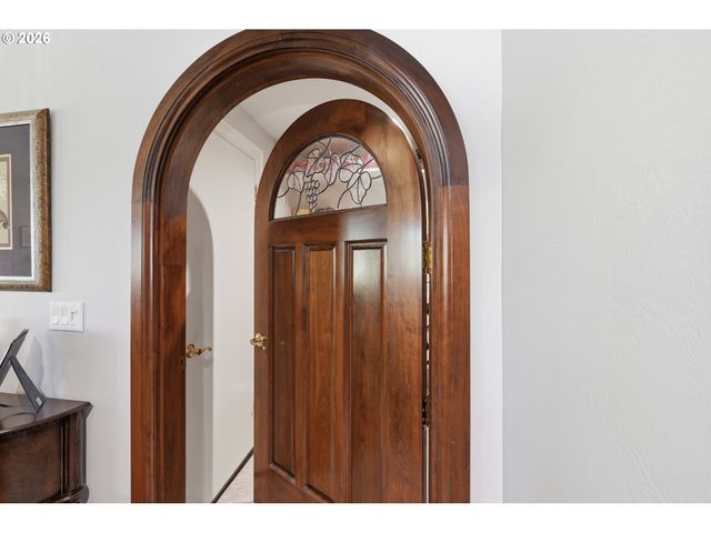 3910 MIRROR POND Way, Eugene, OR 97408