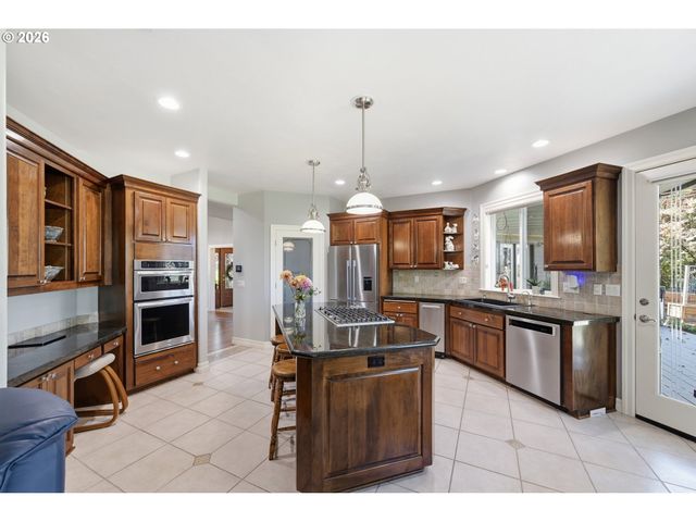 3910 MIRROR POND Way, Eugene, OR 97408