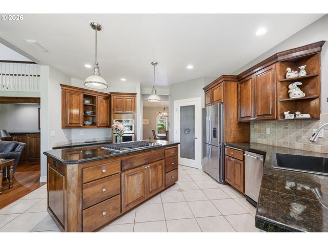 3910 MIRROR POND Way, Eugene, OR 97408