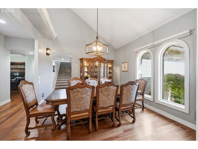 3910 MIRROR POND Way, Eugene, OR 97408