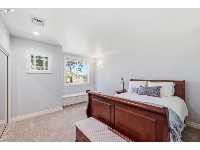 3910 MIRROR POND Way, Eugene, OR 97408