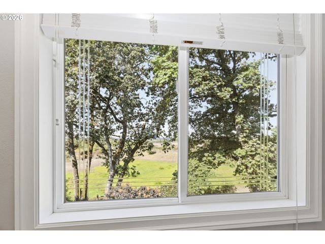 3910 MIRROR POND Way, Eugene, OR 97408