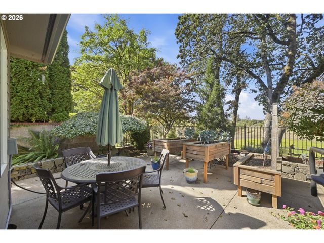 3910 MIRROR POND Way, Eugene, OR 97408