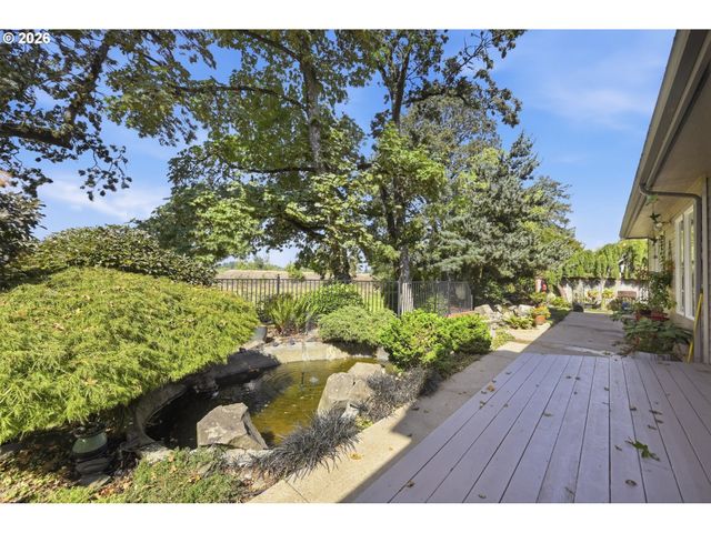 3910 MIRROR POND Way, Eugene, OR 97408