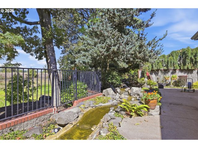 3910 MIRROR POND Way, Eugene, OR 97408