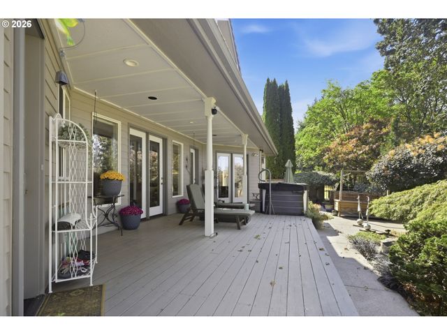 3910 MIRROR POND Way, Eugene, OR 97408