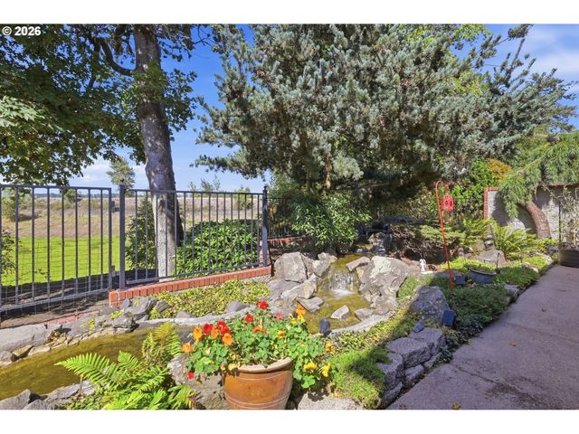 3910 MIRROR POND Way, Eugene, OR 97408