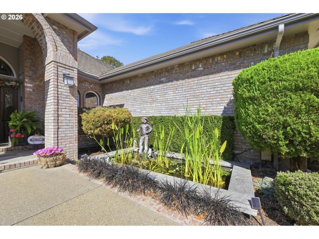 3910 MIRROR POND Way, Eugene, OR 97408