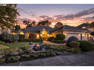 3910 MIRROR POND Way, Eugene, OR 97408
