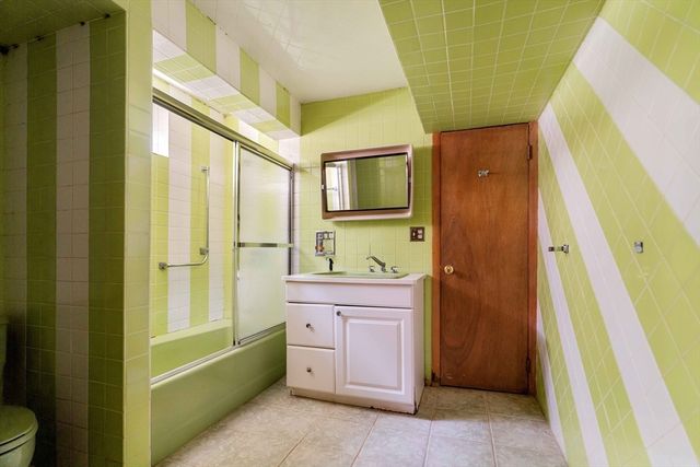 77 Jordan Rd, Brookline, MA 02446