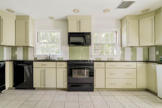 77 Jordan Rd, Brookline, MA 02446