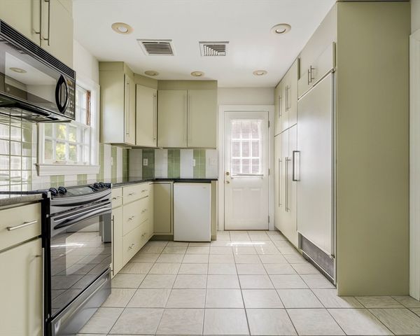 77 Jordan Rd, Brookline, MA 02446