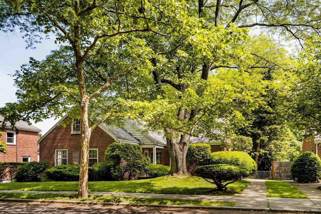 77 Jordan Rd, Brookline, MA 02446