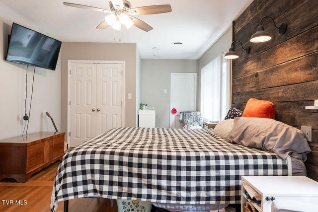 203 East Gilmer Park, Johnson City, TN 37604