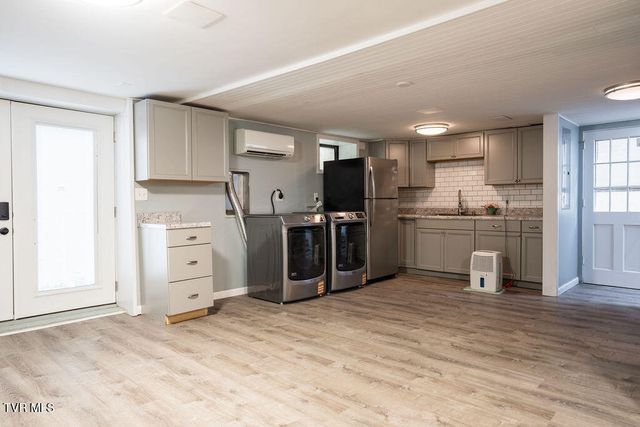 203 East Gilmer Park, Johnson City, TN 37604