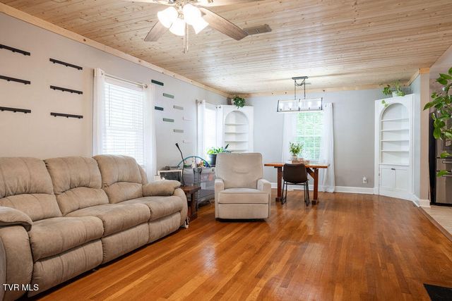 203 East Gilmer Park, Johnson City, TN 37604