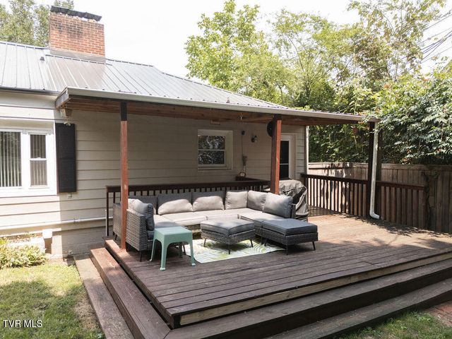 203 East Gilmer Park, Johnson City, TN 37604