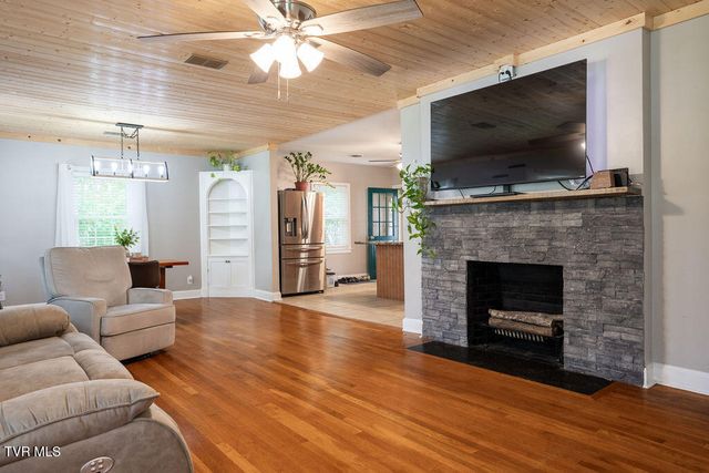 203 East Gilmer Park, Johnson City, TN 37604