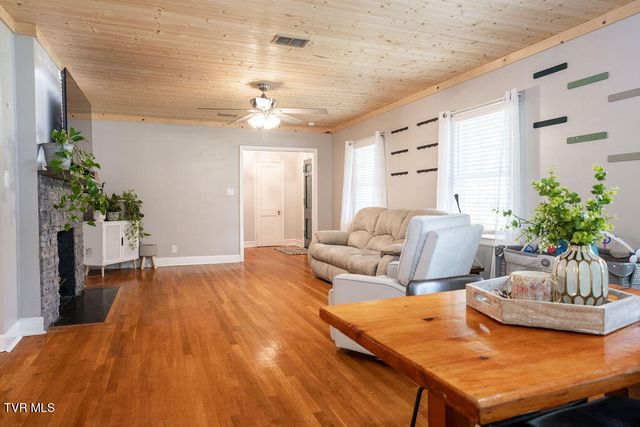 203 East Gilmer Park, Johnson City, TN 37604