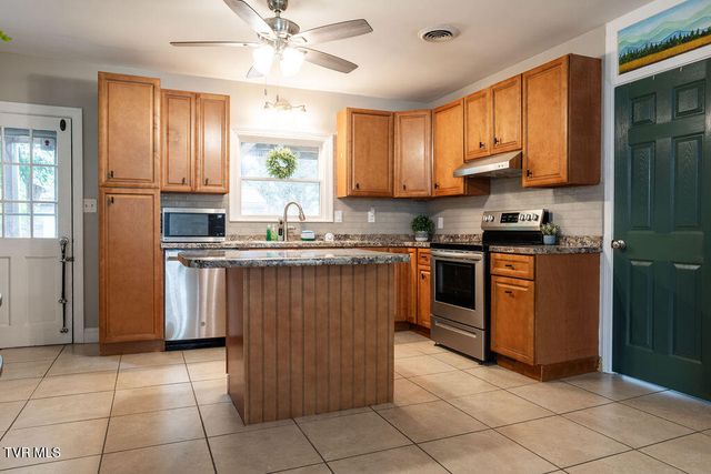 203 East Gilmer Park, Johnson City, TN 37604
