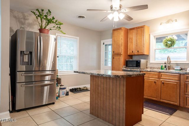 203 East Gilmer Park, Johnson City, TN 37604