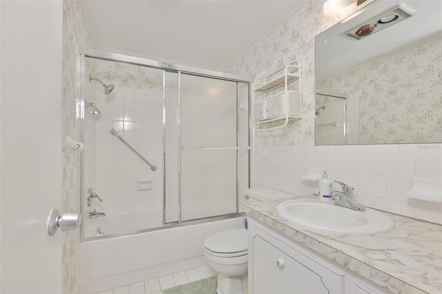 6100 21ST STREET N 9, St Petersburg, FL 33714