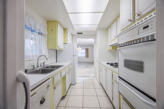 6100 21ST STREET N 9, St Petersburg, FL 33714