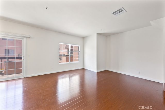 147 W Acacia 122, Glendale, CA 91204