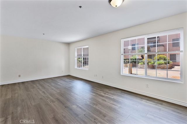 147 W Acacia 122, Glendale, CA 91204