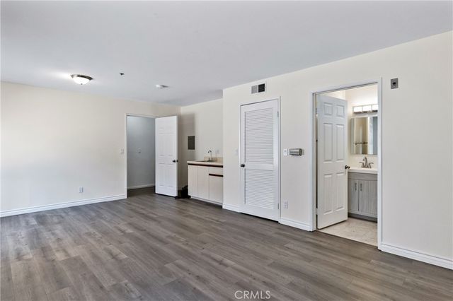 147 W Acacia 122, Glendale, CA 91204
