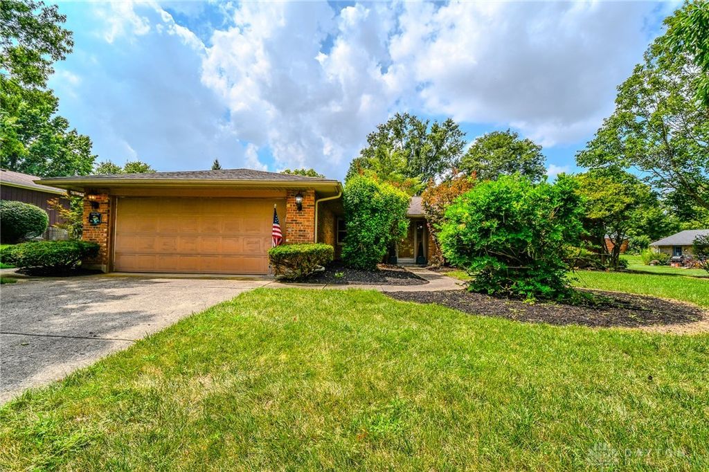 8225 Paragon Road, Centerville, OH 45458