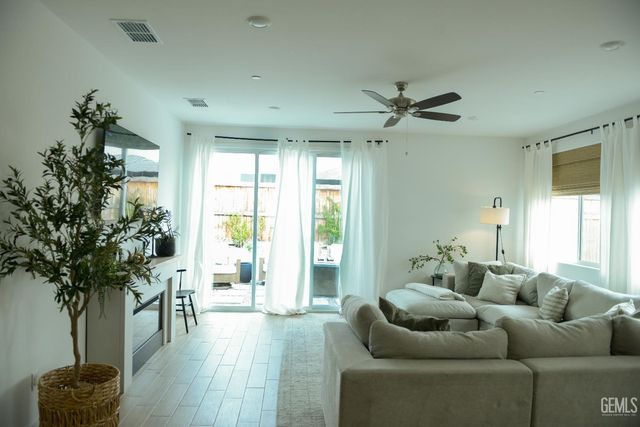 3312 Brook Grove Lane, Shafter, CA 93263