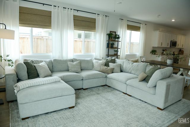 3312 Brook Grove Lane, Shafter, CA 93263