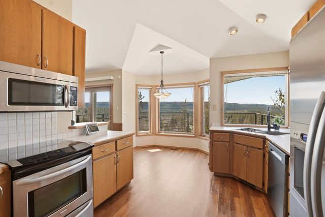 6407 N Park View Ln, Spokane, WA 99205