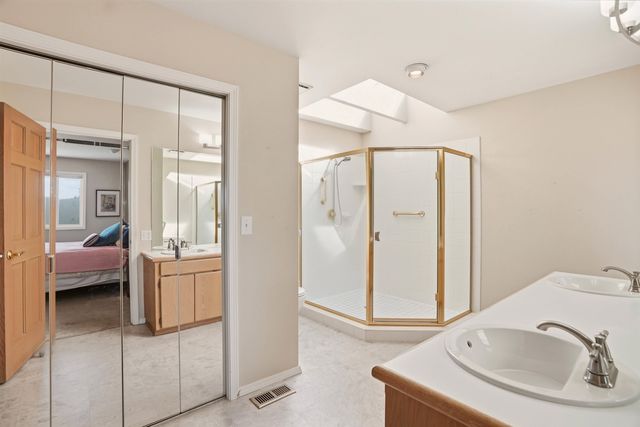 6407 N Park View Ln, Spokane, WA 99205