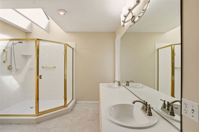 6407 N Park View Ln, Spokane, WA 99205