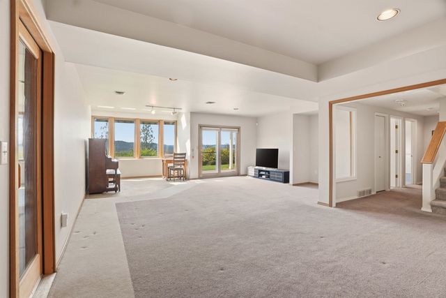 6407 N Park View Ln, Spokane, WA 99205