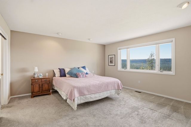 6407 N Park View Ln, Spokane, WA 99205