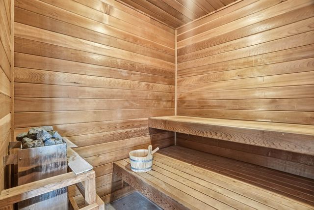 6407 N Park View Ln, Spokane, WA 99205