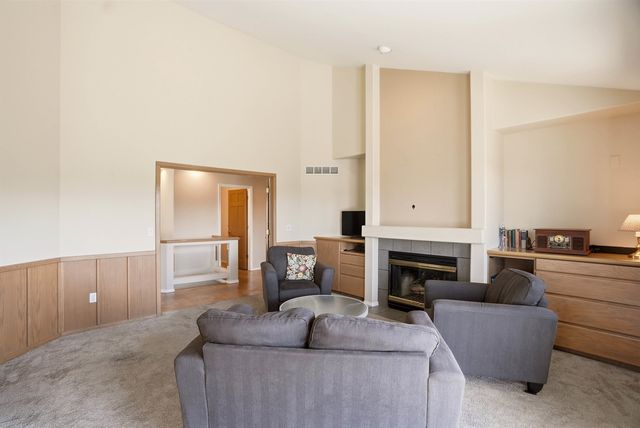 6407 N Park View Ln, Spokane, WA 99205